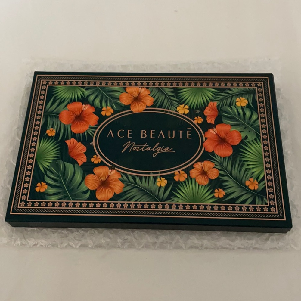 Ace Beaute Nostalgia eye makeup palette